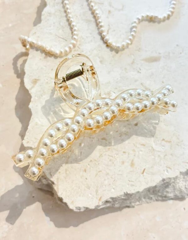 Twist pearl hair clip