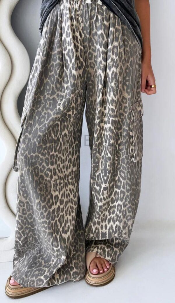 Light leopard cargo pants by Frankie