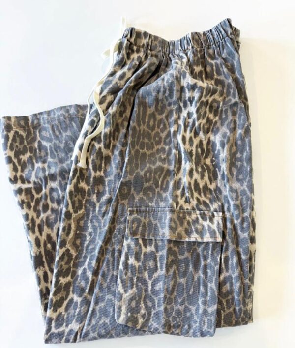 Light leopard cargo pants by Frankie - Image 2